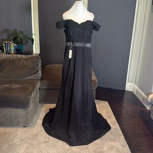 Women’s Full Length Black Off Shoulder Prom Party Formal Dress Train Size 10 NWT